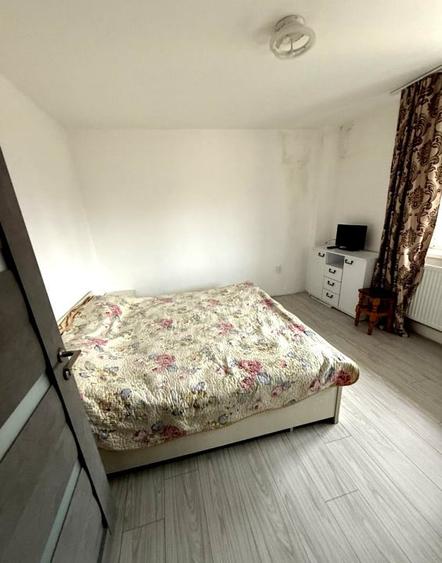 Apartament cu 5 camere decomandat, mobilat în Central