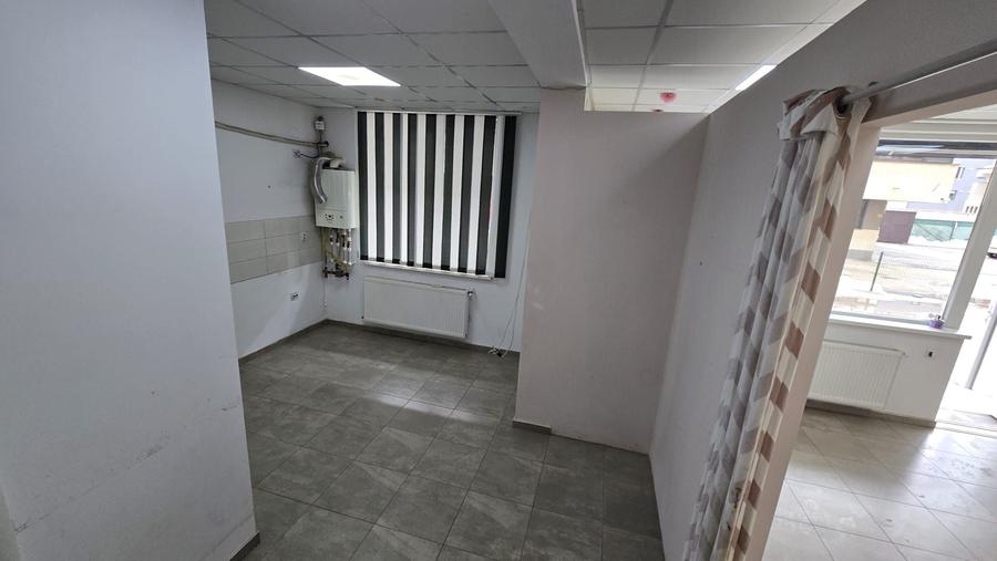 Spațiu comercial, de 56 mp, în Roșu