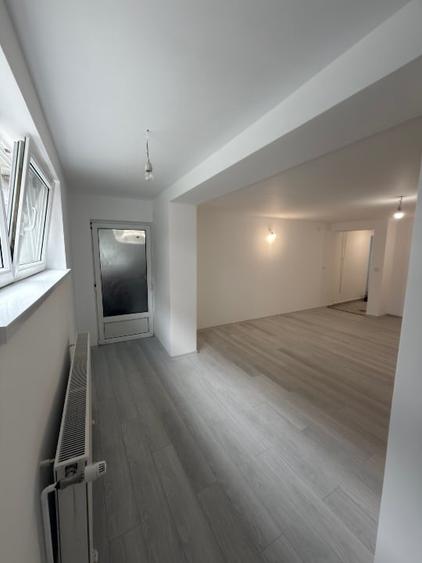 Apartament cu 3 camere decomandat în Cioplea