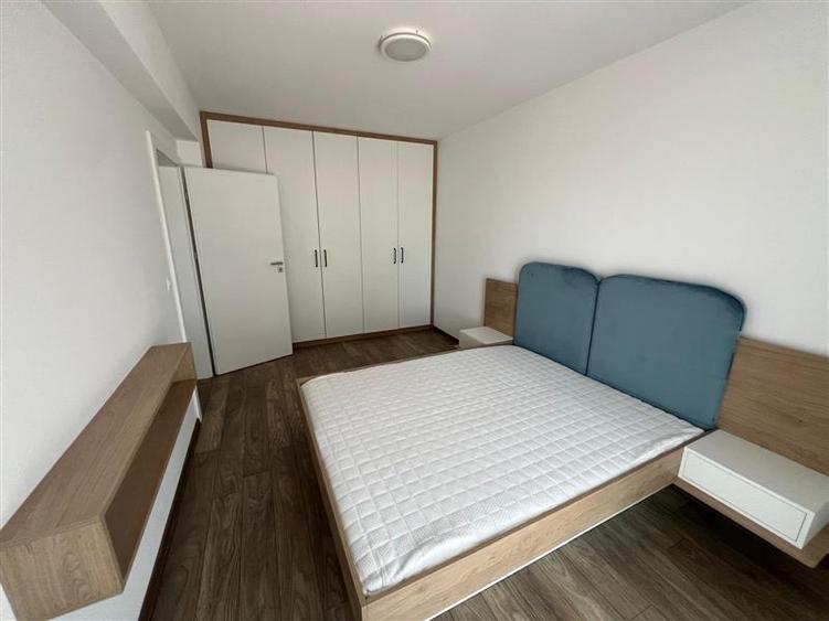 Apartament cu 3 camere decomandat în Libertății