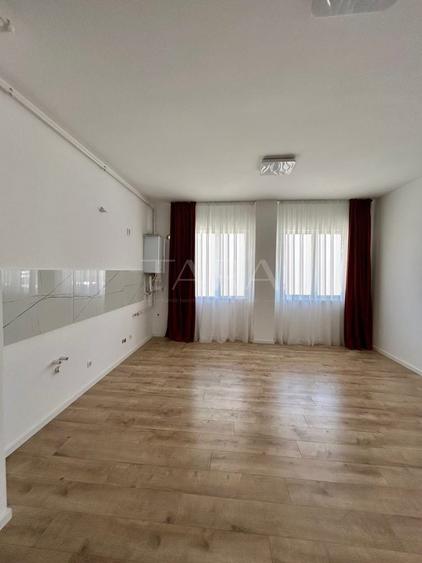 Apartament cu 3 camere semidecomandat în Florești