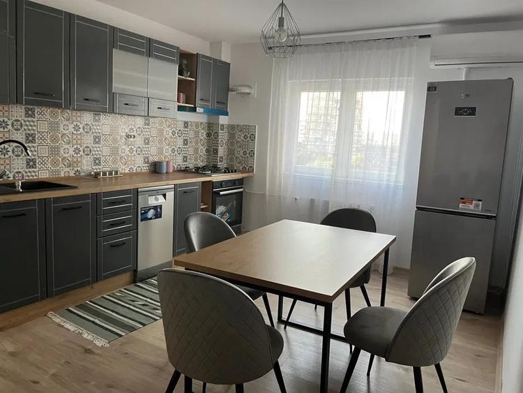 Apartament cu 3 camere decomandat, mobilat în Dristor
