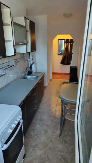 Garsonieră decomandată în Titan