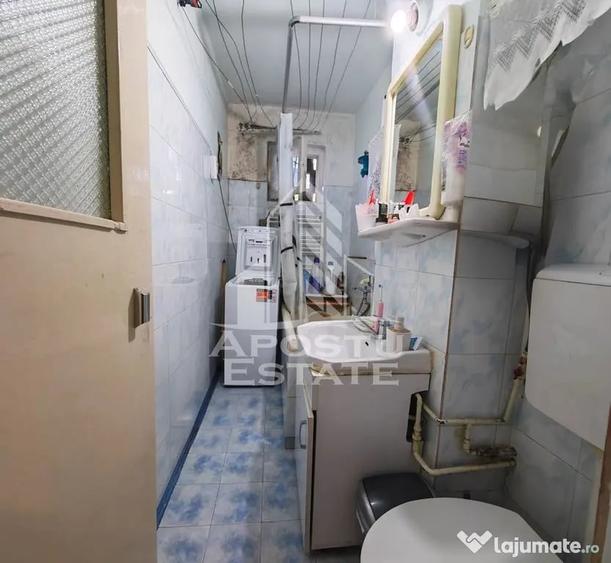 Apartament cu 4 camere semidecomandat în Dacia