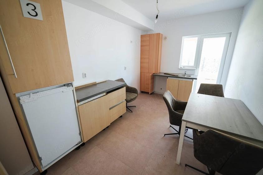 Casă cu 5 camere cu Teren 350 Mp în Pielești