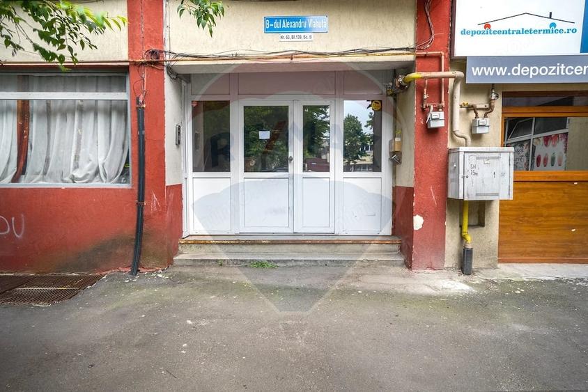 Apartament cu 3 camere decomandat în Vlahuță