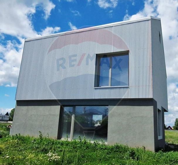 Casă / Vilă - 132,5 mp  , teren - 264 mp  / zona Cârcea - 28