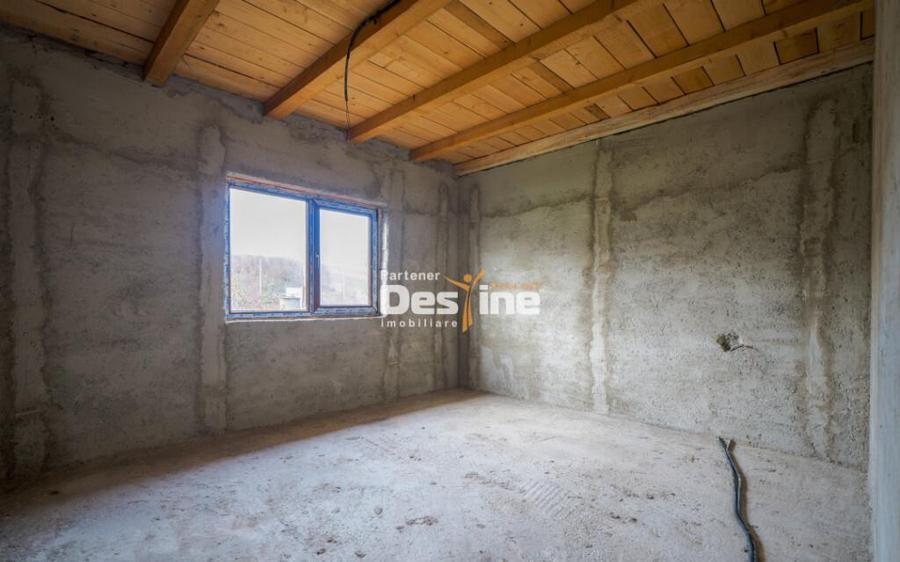 Casa individuala la ro?u cu utilia?i ?i 570 mp teren C - 9