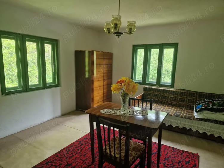 Vand casa in zona de munte, com. Podeni, jud. Mehedin?i. - 1