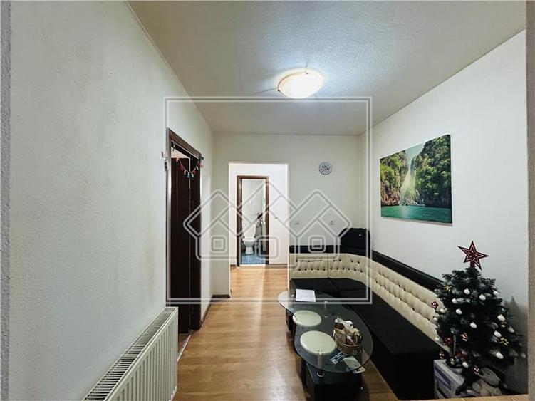 Apartament de vanzare in Sibiu - 3 camere, balcon si pivnita - - 12