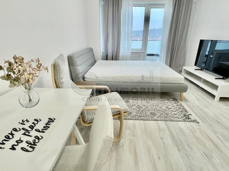 1 CAM CENTRU PALAS , PARCARE, UNIREA TOWERS 450 euro, comision 225euro - 1