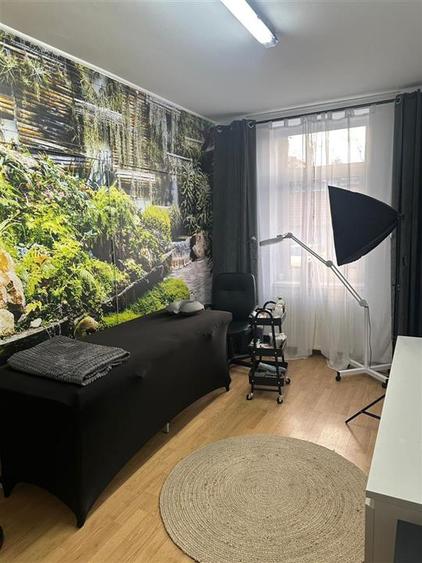 Cabinet de infrumusetare in cadrul unui salon  modern - 1