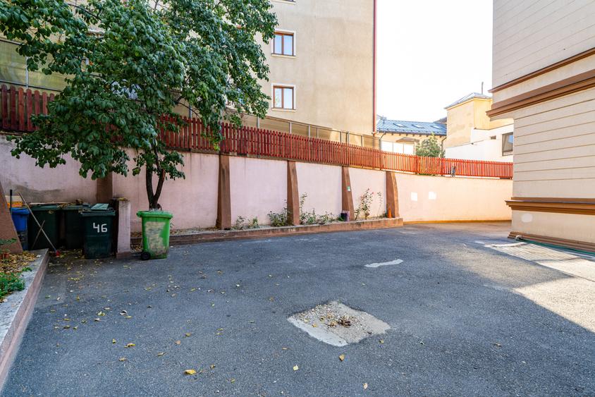 Spațiu Generos și Versatil pentru Birouri sau Activități Comerciale - 32