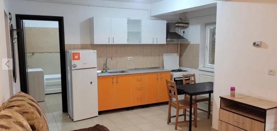 GARSONIERA SALAJ, PET-FRIENDLY, BLOC NOU, CENTRALA, METROU 10 MINUTE - 1