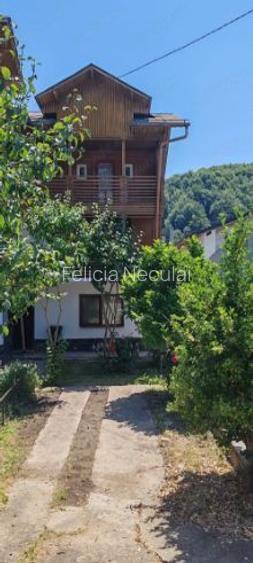 Casă/Vilă de vânzare în Comuna Bezdead, Jud. Dâmbovița, Pucioasa ( la 25 km de Sinaia ) - Negociabil