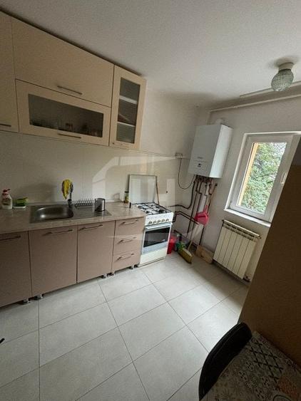 Apartament cu 3 camere decomandat, mobilat în Central