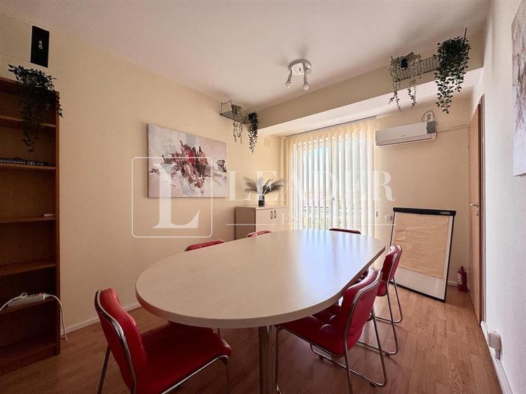 Apartament cu 4 camere decomandat în Titulescu