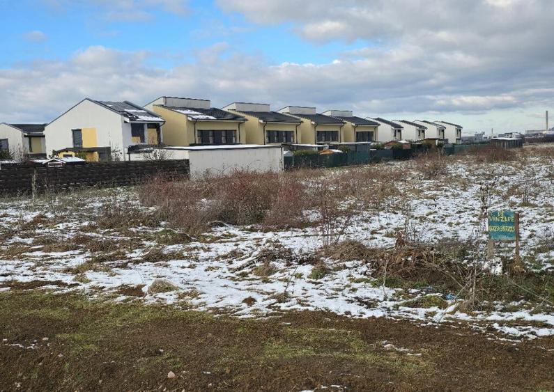 Teren intrav, langa Cart RIVIERA , 1 HA , utilitati , sosea - 4