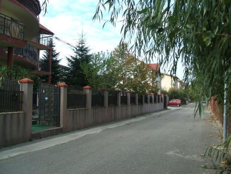 Vand Vila "Vip 1" - Ds.+P.+1Et.+M. - 14 cam. mari si două terenuri - 6