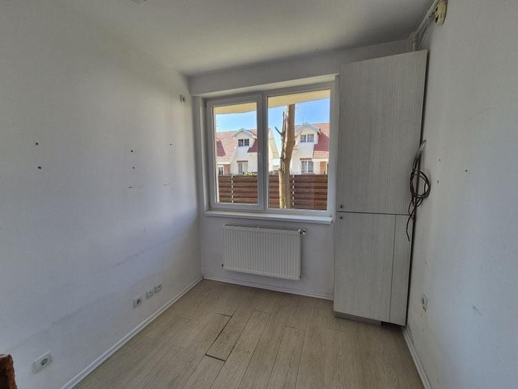 Spatiu comercial 109,54 mp + teren 222 mp + 2 locuri de parcare - Varteju - 12