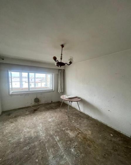 Apartament de 2 camere decomandat, 48 mp construiti, etaj 5, - 5