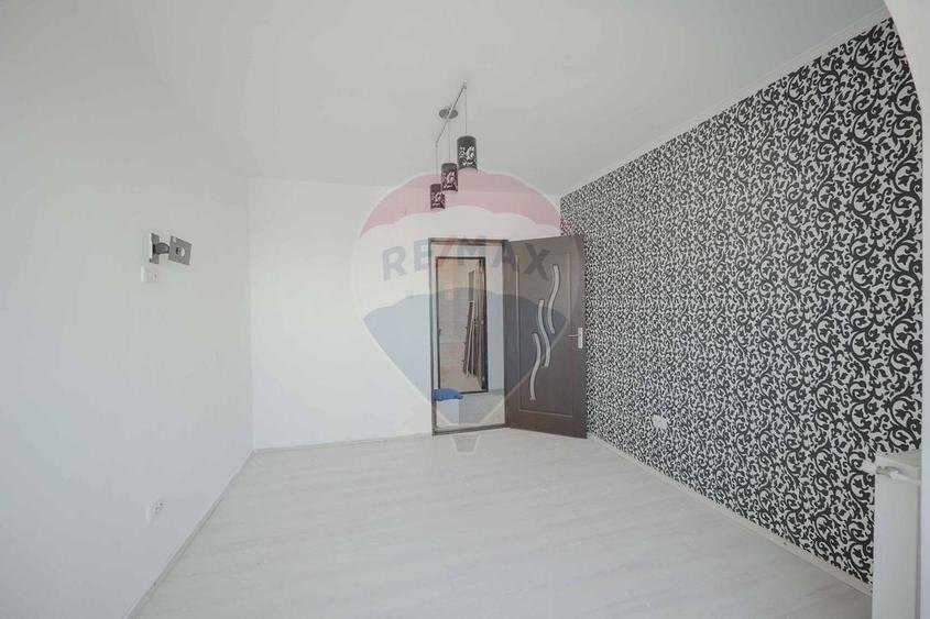 Apartament cu 3 camere de vânzare în zona Rogerius - 7