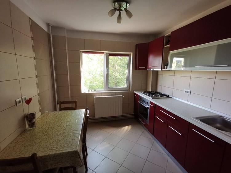 De vinzare artament 3camere - 1