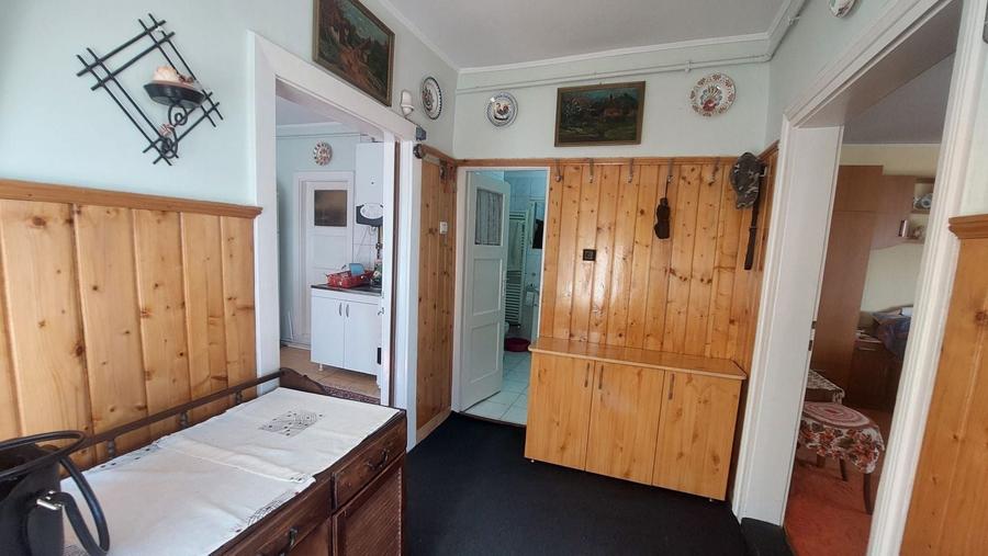 0 COMISION Casa zona Scolii Emil Isac, front la 2 strazi-Dambul Rotund - 15