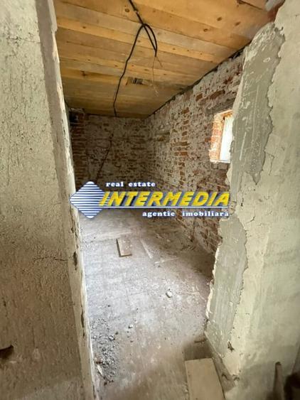 Casa de vanzare iAlba Iulia zona Centru cu 5 camere  teren aferent casei 370 mp - 2