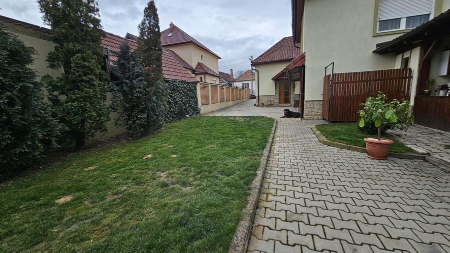 Casa 5 camere 3 bai garaj inchis si teren 700 mp utili in Lazaret - 19
