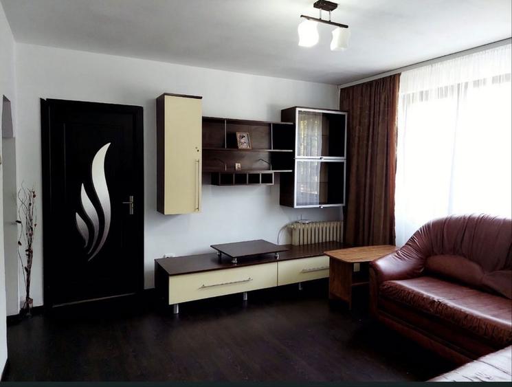 Vand Apartament 2 camere semidecomandat Cameliei bl 42 - 1