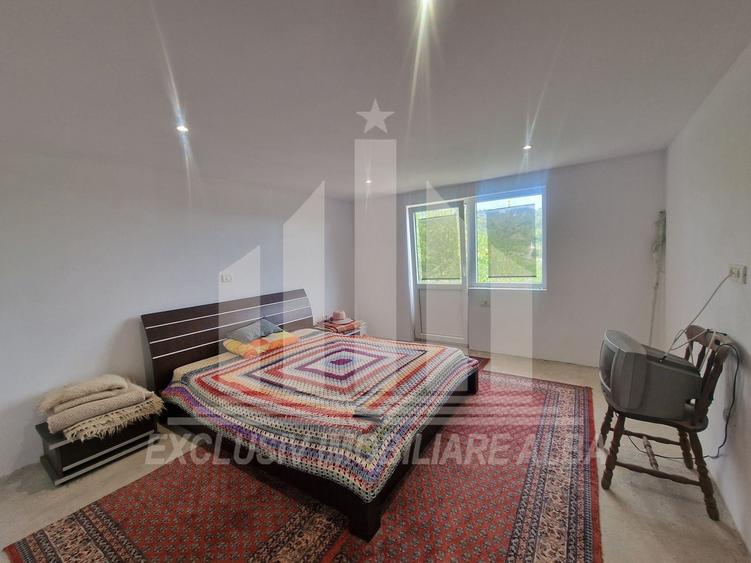 Casa individuala | Cu etaj | 110 mp | 2000 mp teren | Paclisa - 5