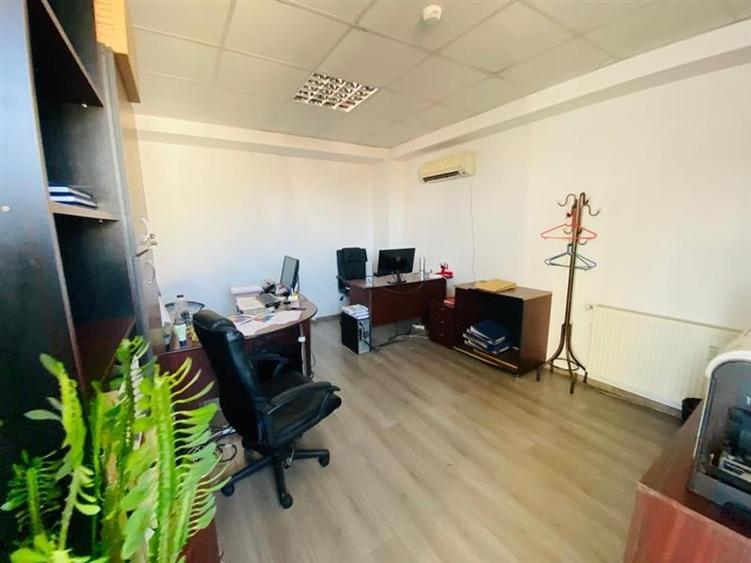 Spatii birouri - Calea Plevnei - de la 215 mp - 21