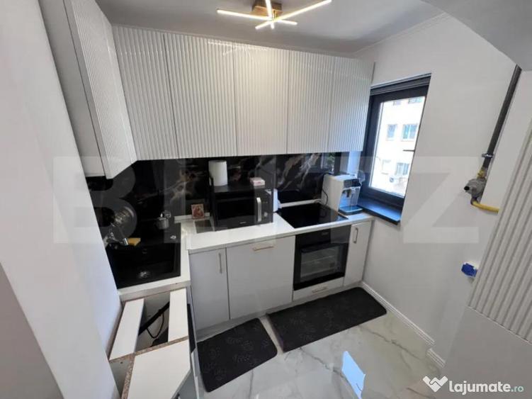Apartament de vanzare, cu 2 camere, zona Micro 6 - 2
