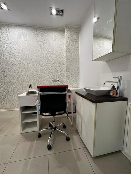 Inchiriez sala pentru manichiura pedichiura - 8