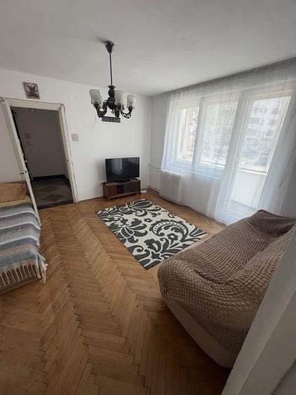 Inchiriez apartament 2 camere et. 1 - 1