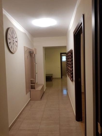 Apartament cu 3 camere decomandat, mobilat în Exterior Nord
