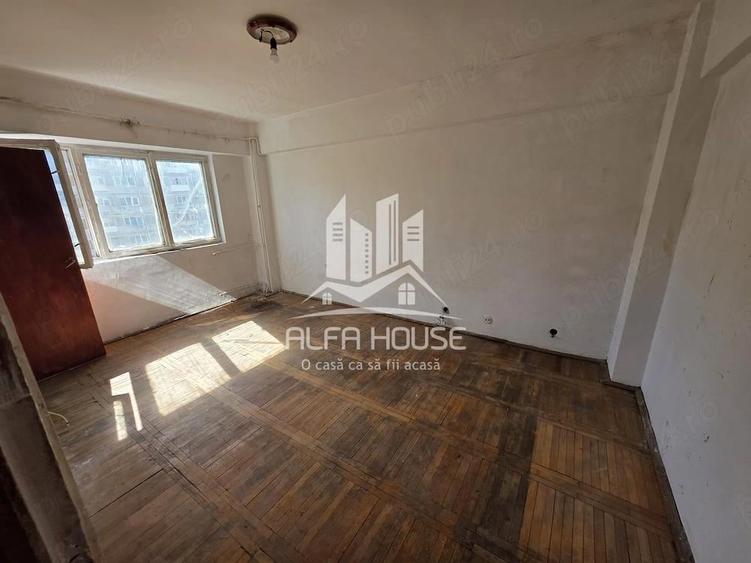 Vand Apartament cu o camera zona Micro 4 - 5