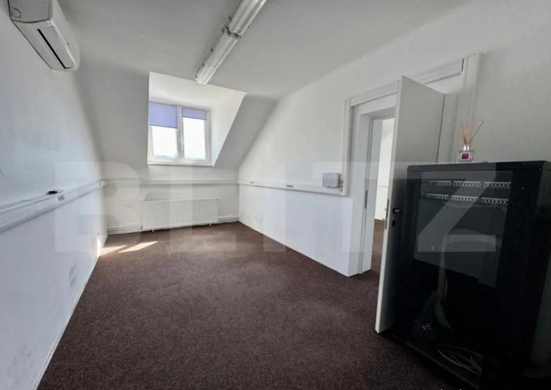 Spa?iu de birouri, 120 mp, 5 incaperi mansarda in c - 1