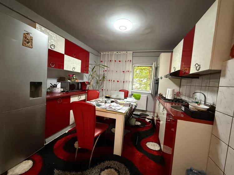 Apartament spatios, 3 camere, 2 bai, 2 balcoane, mobilat, etaj 1 - Zona Soarelui - 4