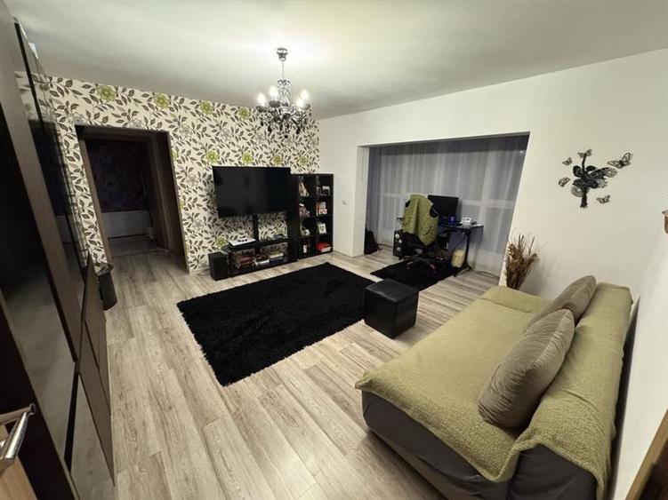 Amenajatat complet, mobilat și utilat la parter cu balcon - 9