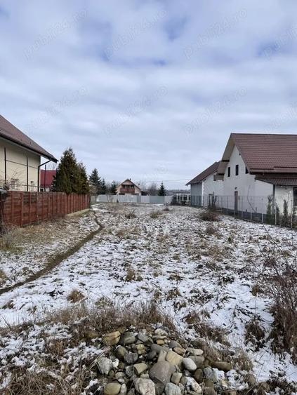 Teren de 1050 mp, în Dumbrava