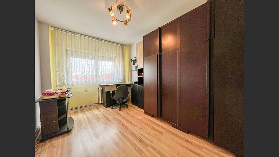 Apartament 3 camere decomandat. - 2