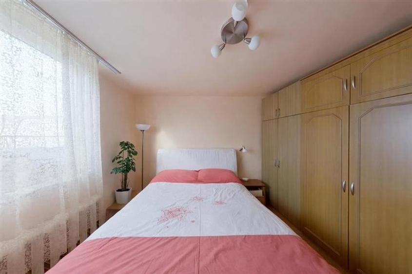 Un colt de liniste la poalele Tampei, Schei: Casuta singura in curte,Brasov - 4