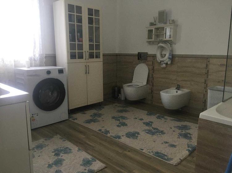 Casă cu 4 camere în Central