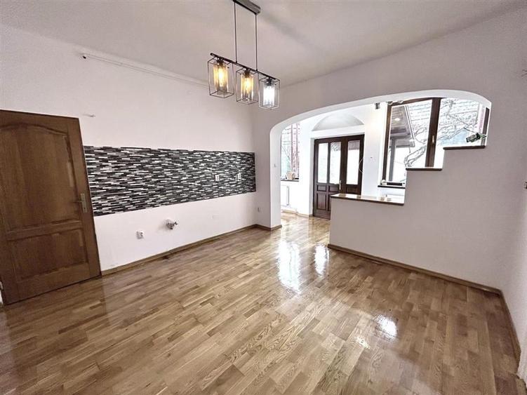Casă individuală cu 3 camere cu Garaj în Griviței