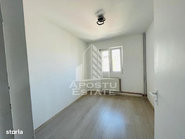 Apartament cu 4 camere decomandat în Central