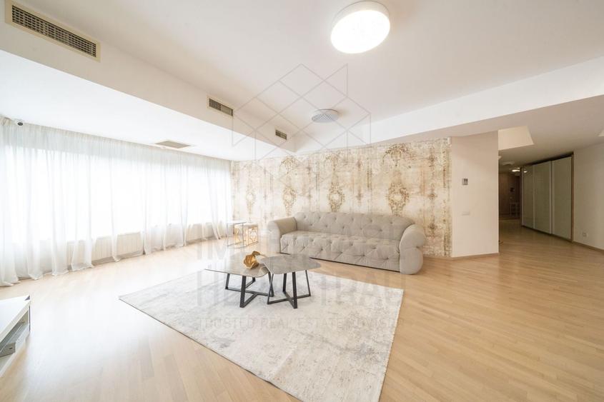Apartament cu 6 camere decomandat, mobilat în Herăstrău