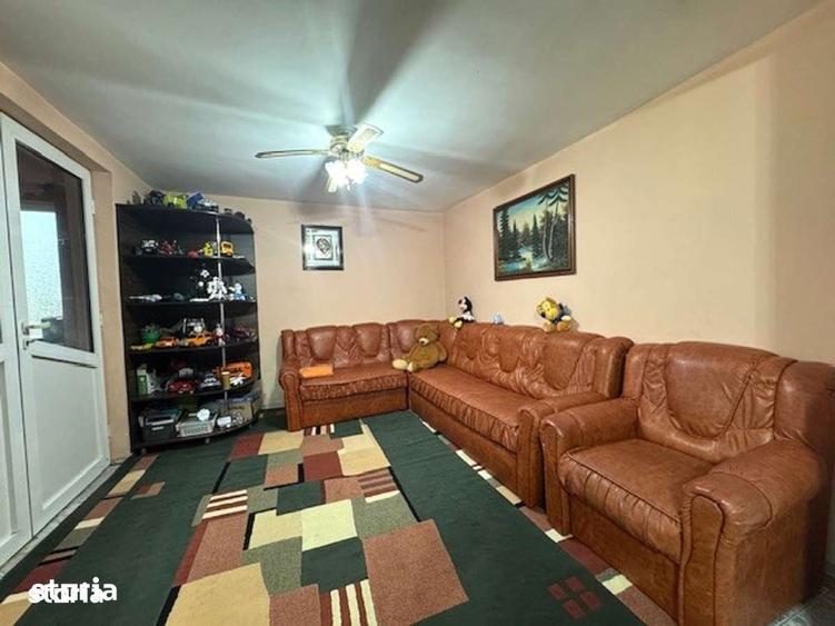Casă cu 7 camere cu Teren 1250 Mp în Central