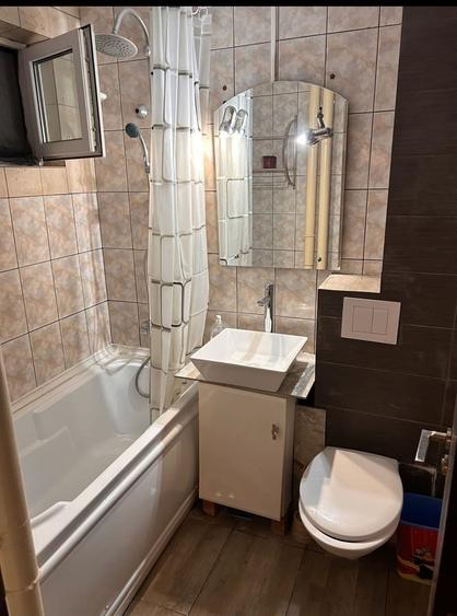 Apartament cu 3 camere decomandat, mobilat în Podu Roș